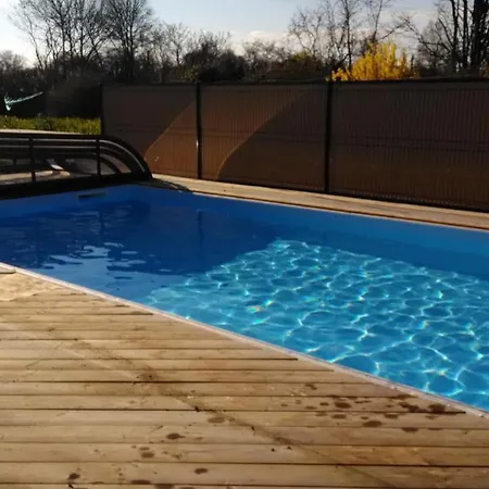 Avec Piscine ,pres De Chantonnay