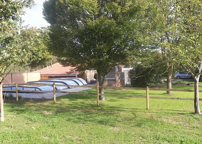 Avec Piscine ,pres De Chantonnay Сasa de vacaciones *
